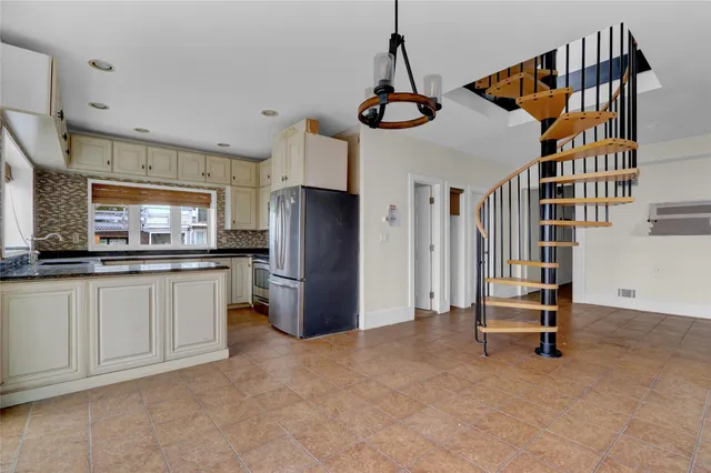 $699,900 | 894 Bay 9th Street, West Islip, NY 11795