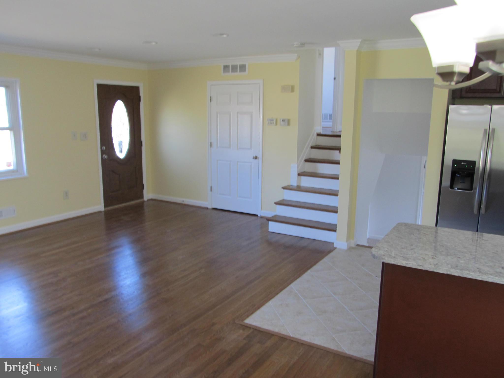 935 Sedgley Road Catonsville, MD 21228 - Photo 9 of 24 Living Room