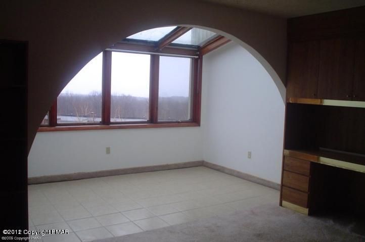 200 Oak Street Mount Pocono, PA 18344 - Photo 4 of 7 an empty room with a window