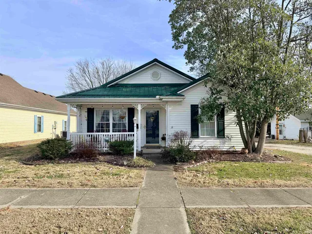 $215,000 | 139 11th Street Northeast, Linton, IN 47441