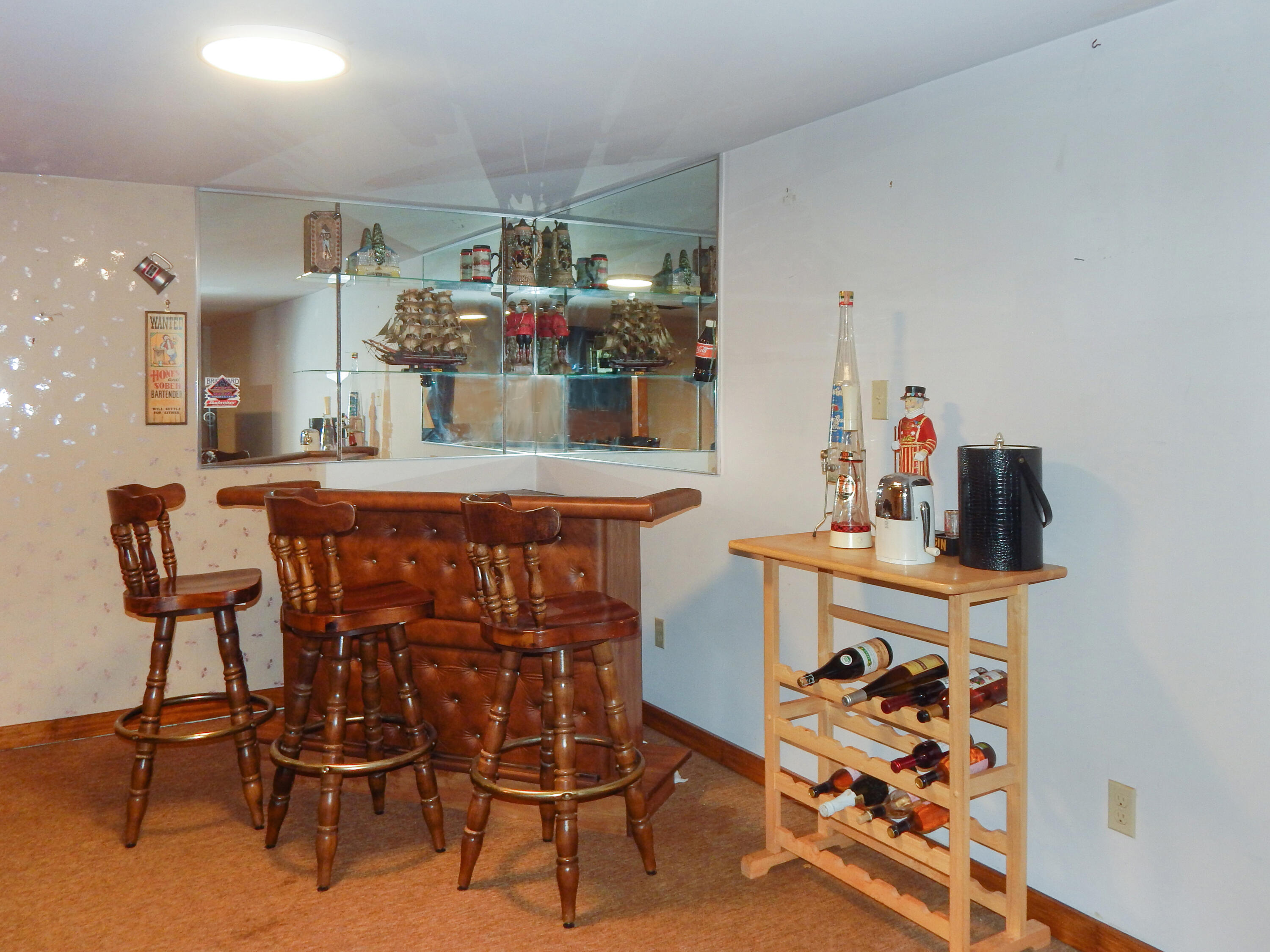 8657 Pleasant View Road Bangor, PA 18013 - Photo 22 of 29 Bar Area