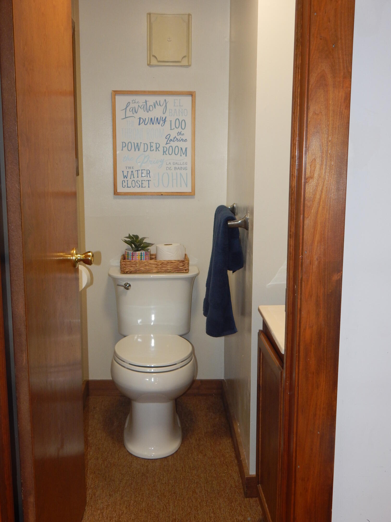 8657 Pleasant View Road Bangor, PA 18013 - Photo 26 of 29 Powder Room