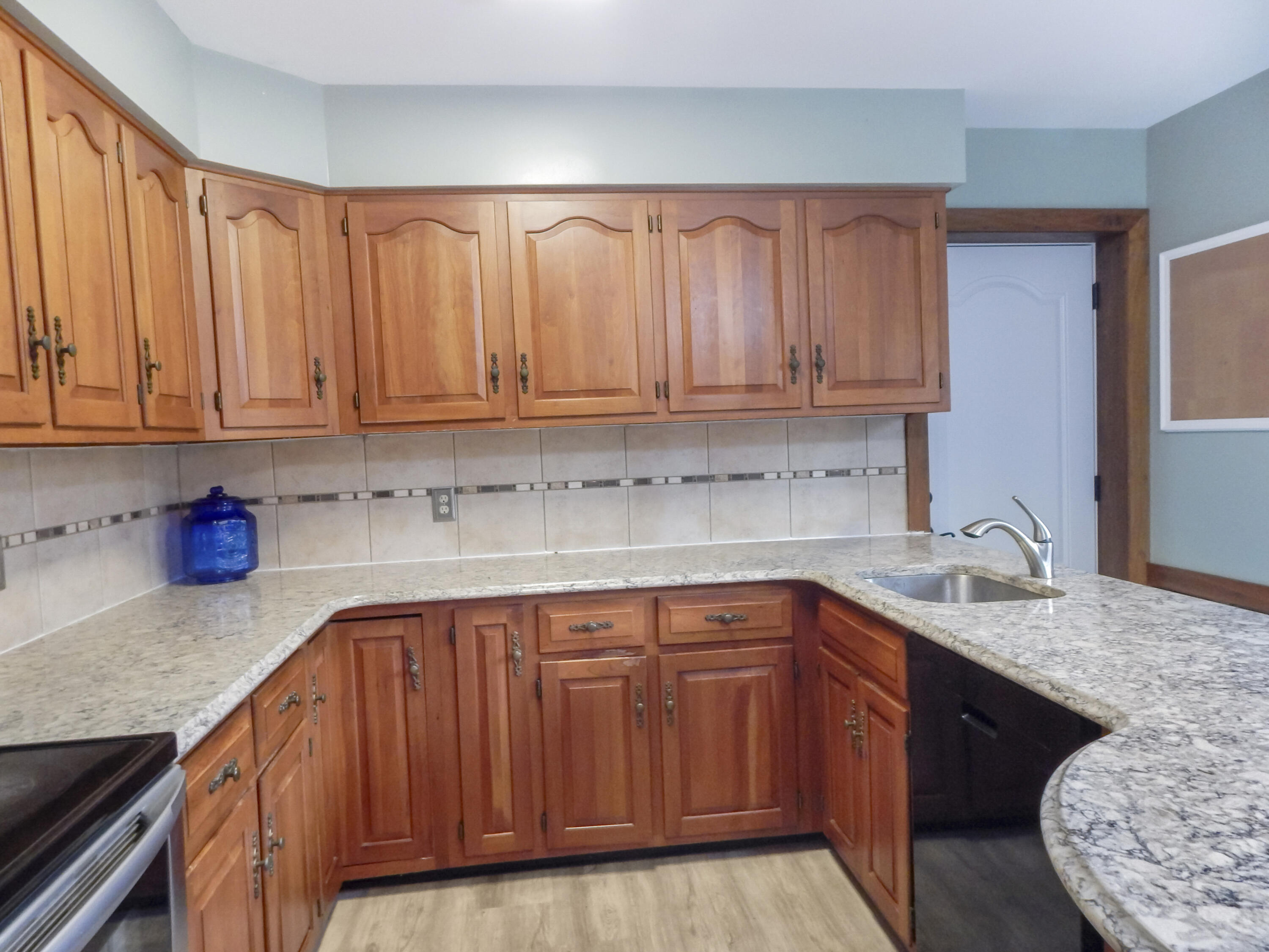 8657 Pleasant View Road Bangor, PA 18013 - Photo 6 of 29 KItchen View