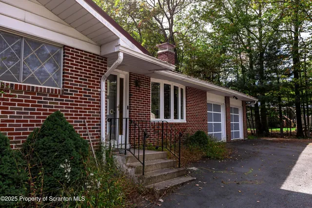 $299,000 | 106 Pumice Court, Milford, PA 18337