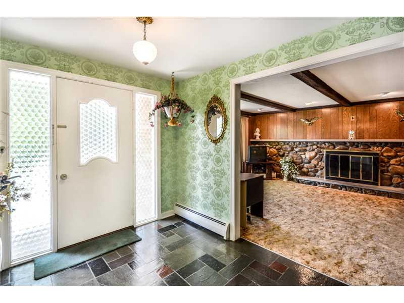 125 Rawlins Run Road Pittsburgh, PA 15238 - Photo 2 of 18 Entry/Foyer.