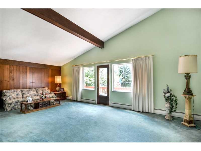 125 Rawlins Run Road Pittsburgh, PA 15238 - Photo 6 of 18 Living Room.