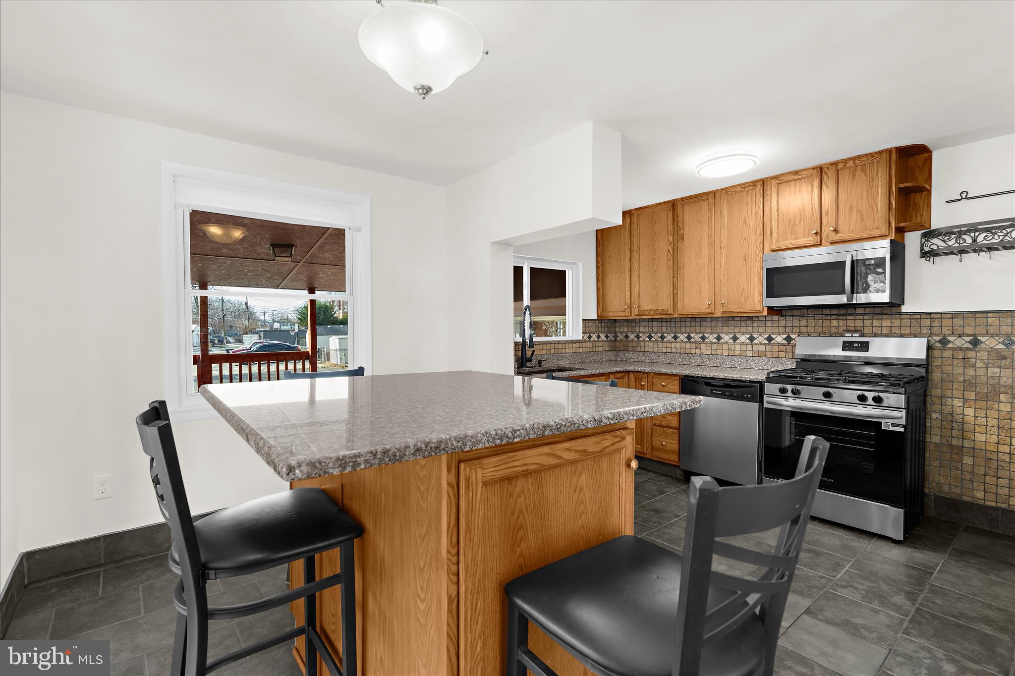 8159 Kavanagh Road Baltimore, MD 21222 - Photo 5 of 44