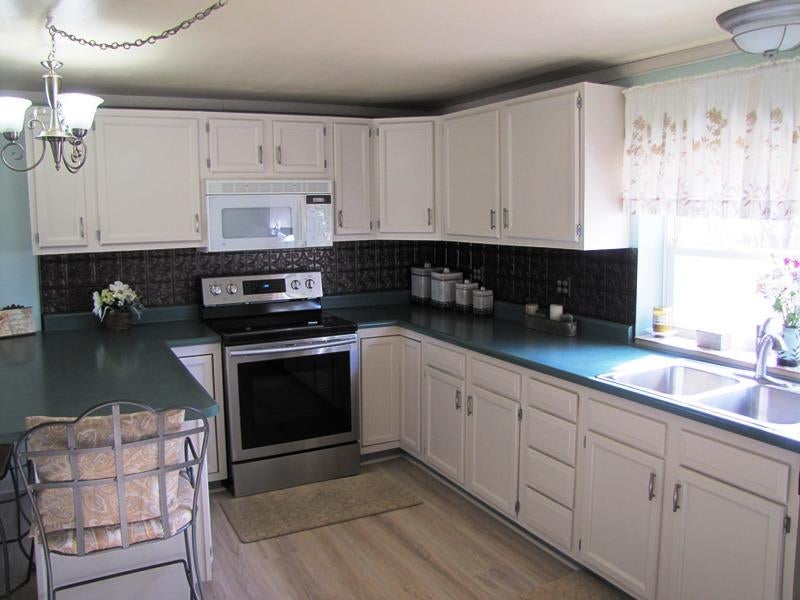 424 Sunset View Road Peterstown, WV 24963 - Photo 6 of 77 Gallery Image 6