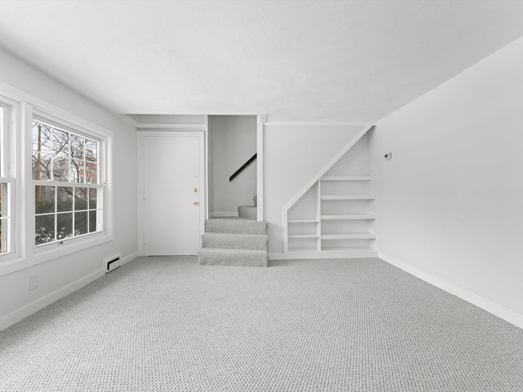 28 Crestview Drive, Unit RHS Westborough, MA 01581 - Photo 3 of 34