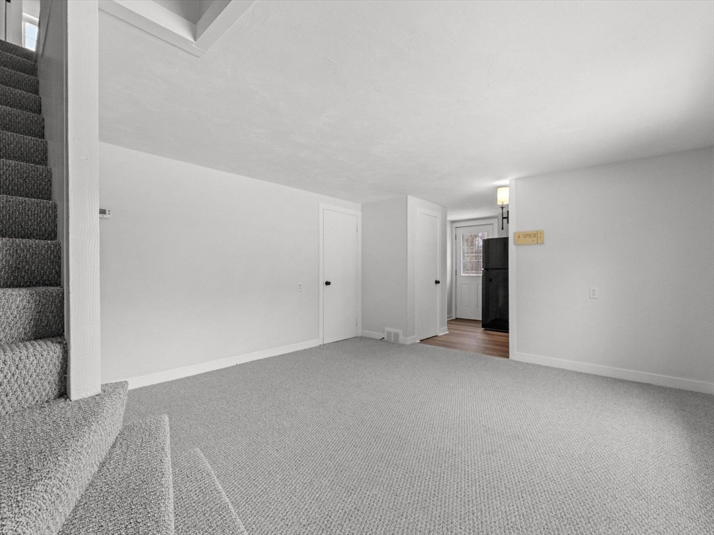 28 Crestview Drive, Unit RHS Westborough, MA 01581 - Photo 4 of 34