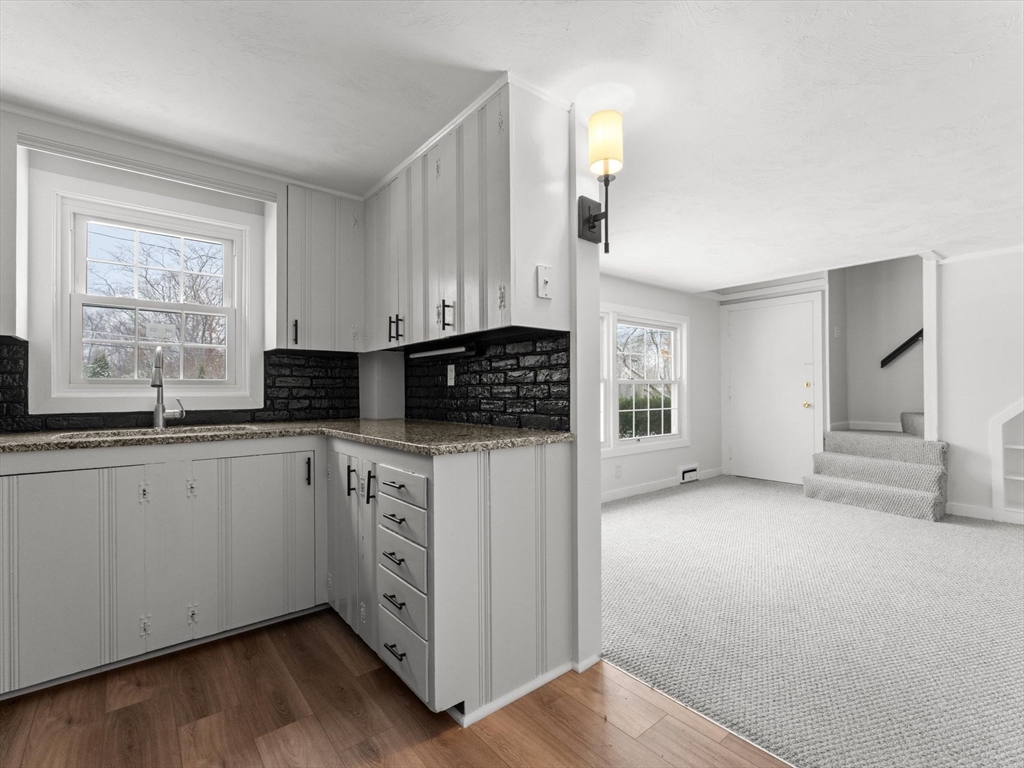 28 Crestview Drive, Unit RHS Westborough, MA 01581 - Photo 7 of 34