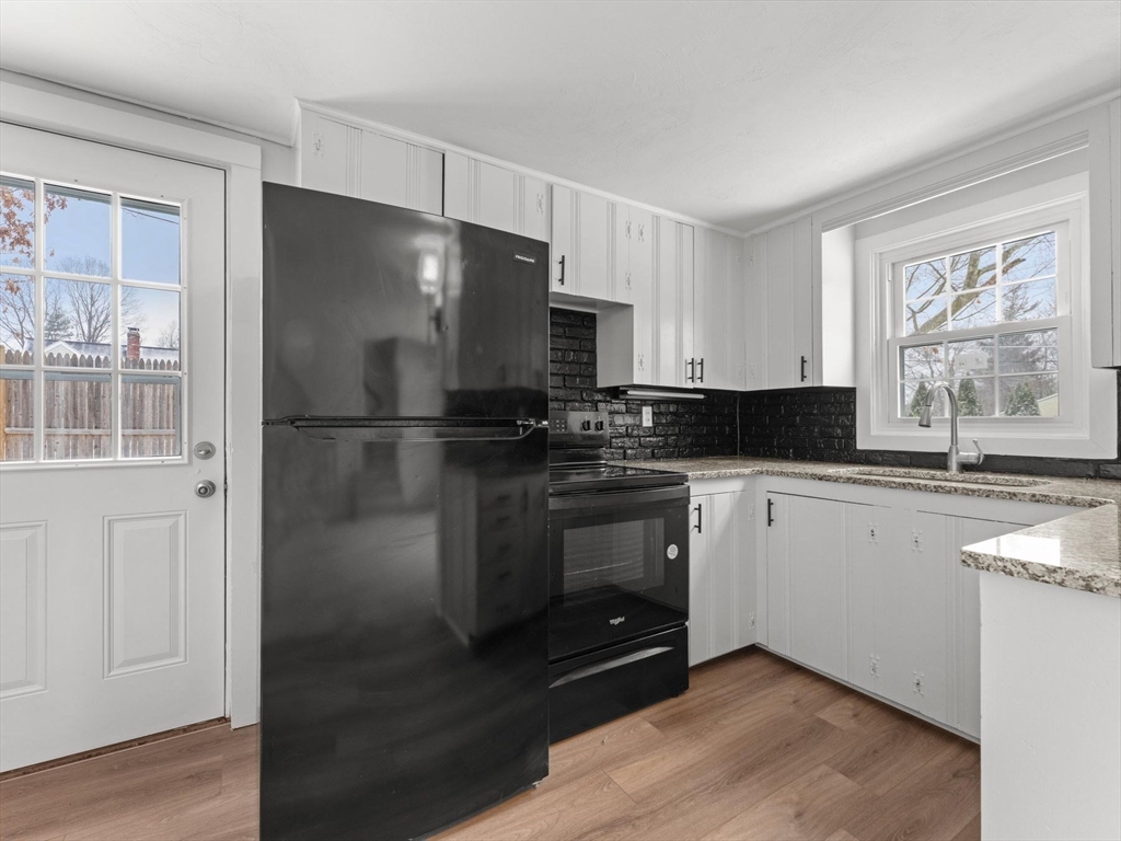 28 Crestview Drive, Unit RHS Westborough, MA 01581 - Photo 8 of 34