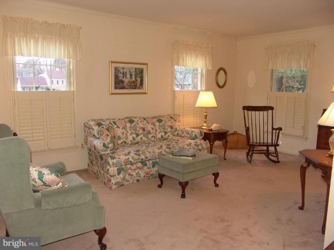 7901 Treeside Court Springfield, VA 22152 - Photo 3 of 20 Living Room