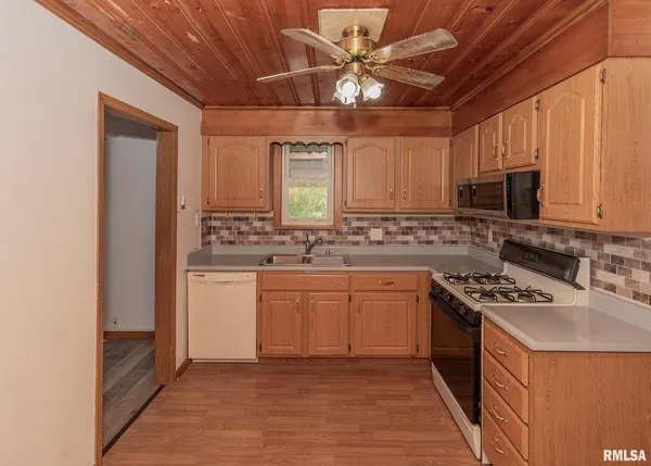 $124,900 | 2802 Archer Drive, East Moline, IL 61244