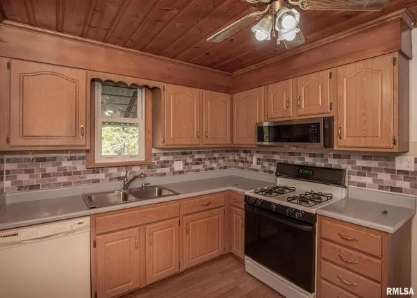 $124,900 | 2802 Archer Drive, East Moline, IL 61244