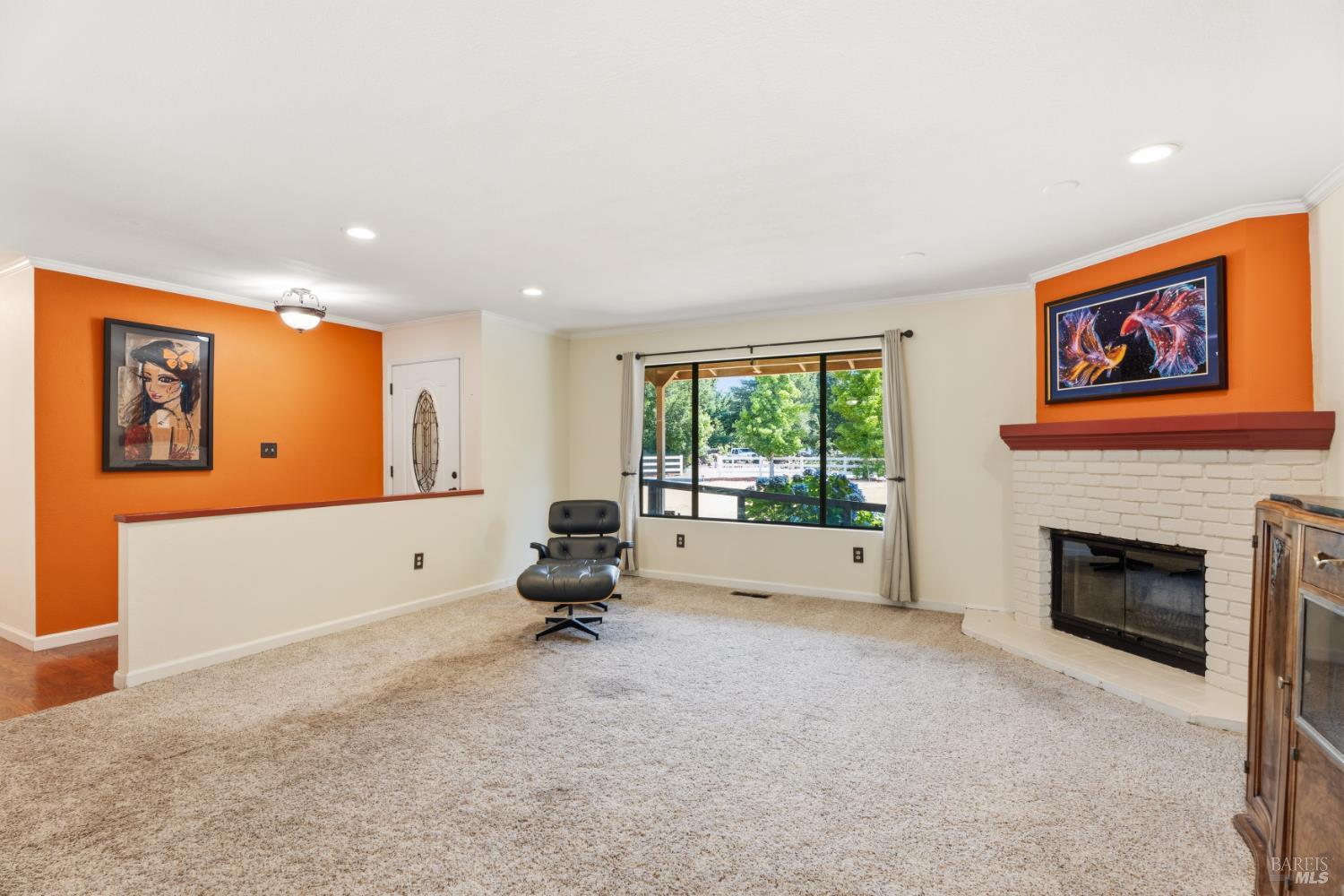8960 East Road Redwood Valley, CA 95470 - Photo 4 of 37 Living Back to Entry and Front Yard