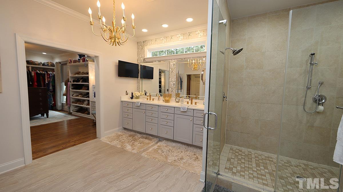 414 Yarmouth Road Raleigh, NC 27608 - Photo 29 of 42 a bathroom with a tub sink and mirror