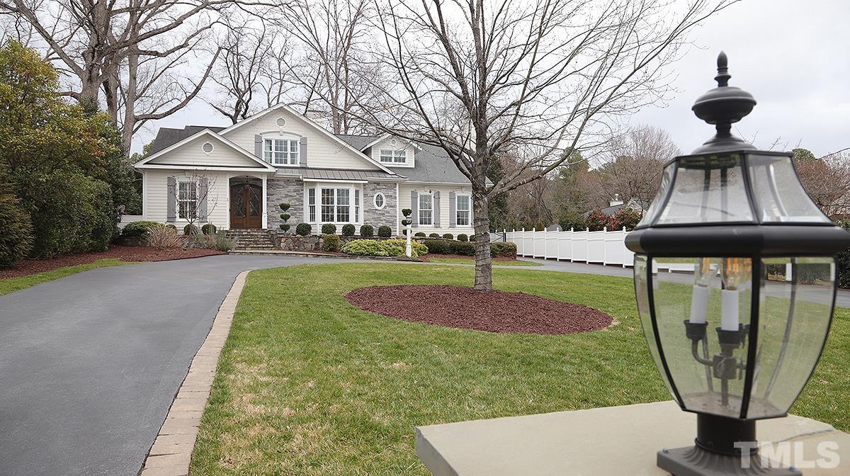 414 Yarmouth Road Raleigh, NC 27608 - Photo 4 of 42 a front view of a house with garden