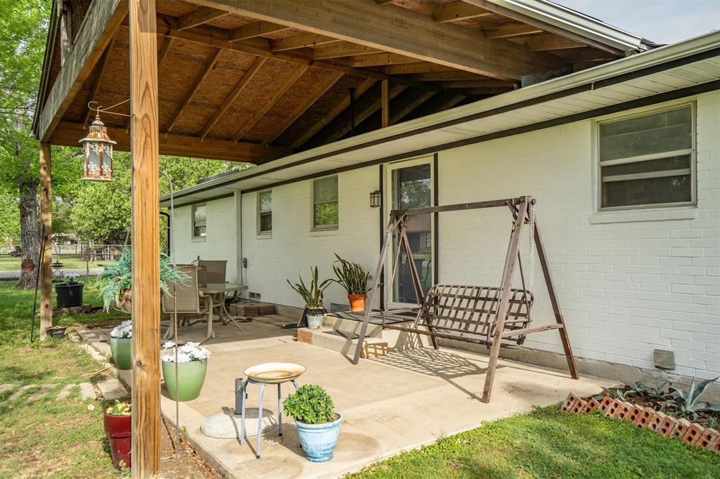 417 West 8th Street Justin, TX 76247 - Photo 23 of 40 a outdoor space with chairs