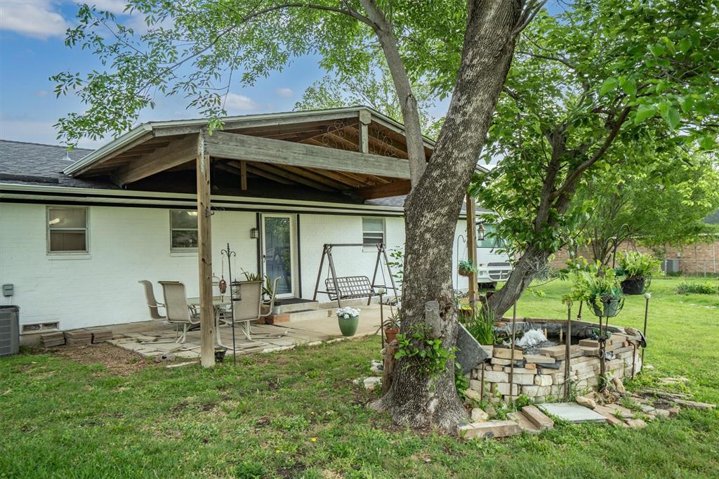 417 West 8th Street Justin, TX 76247 - Photo 24 of 40 a front view of a house with garden