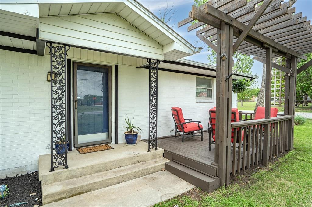 417 West 8th Street Justin, TX 76247 - Photo 4 of 40