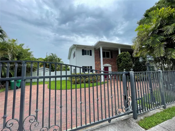 $6,500 | 10672 Southwest 77th Avenue, Unit 10672, Pinecrest, FL 33156