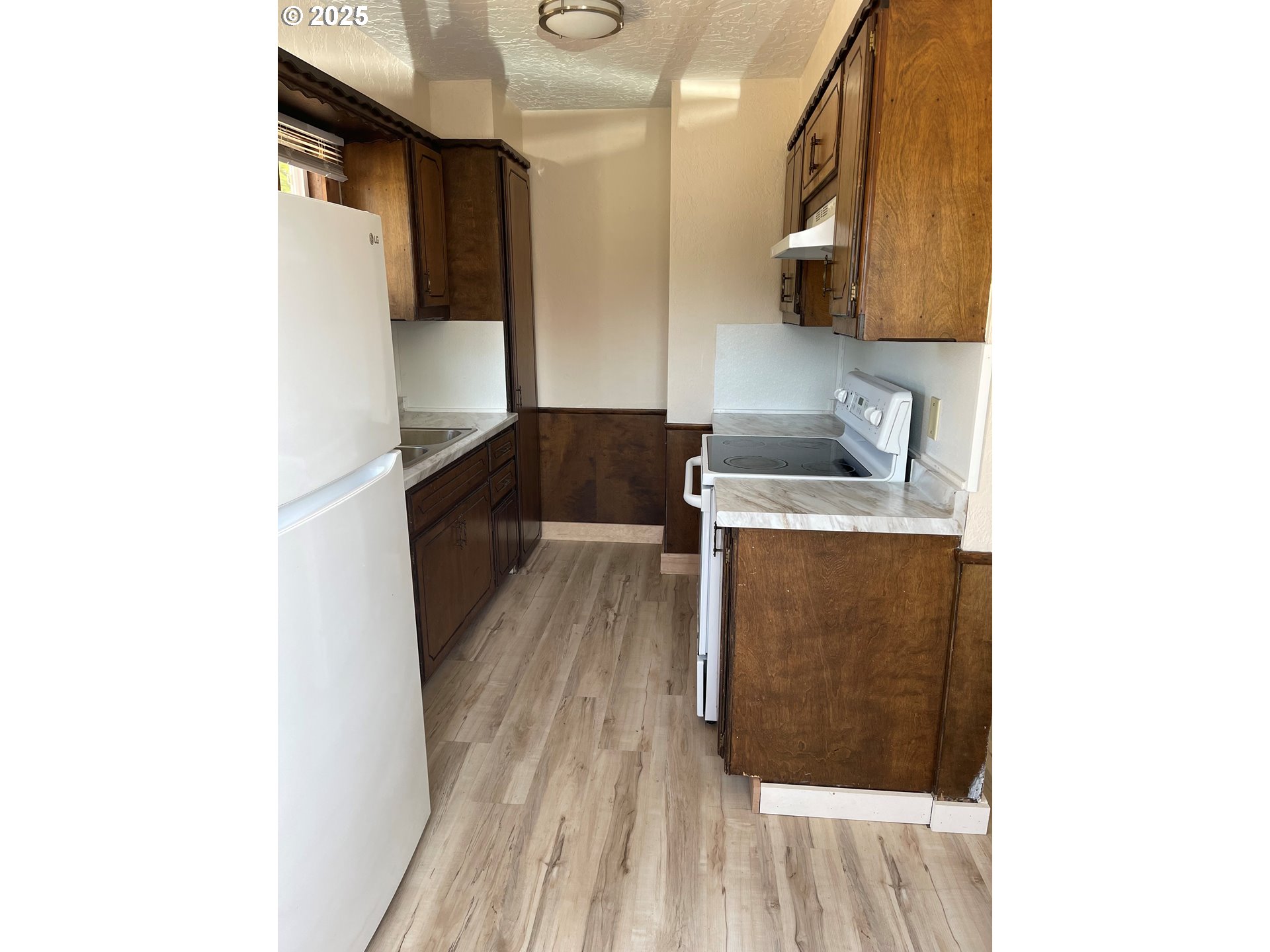 903 Southwest Pucker Huddle Road White Salmon, WA 98672 - Photo 5 of 10 a hallway with a sink and a microwave