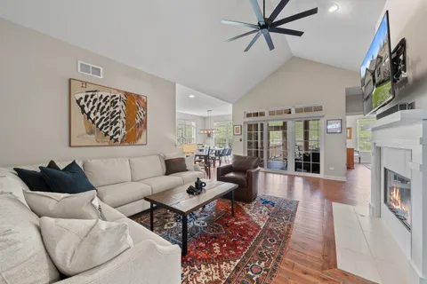 $1,175,000 | Undisclosed Address, Fontana, WI 53125