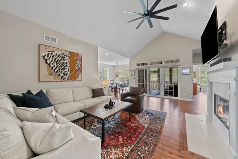 $1,149,000 | 109 Lake Vista Circle, Fontana, WI 53125