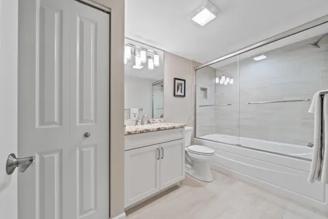$1,175,000 | Undisclosed Address, Fontana, WI 53125