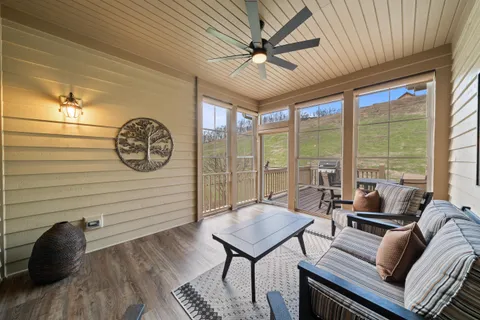 $1,175,000 | Undisclosed Address, Fontana, WI 53125