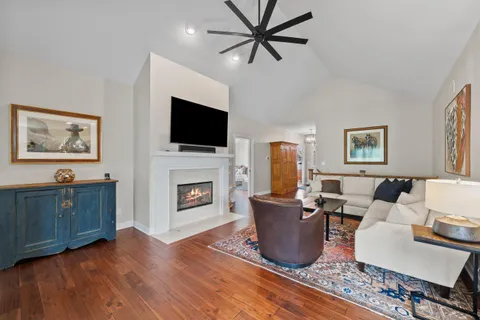 $1,149,000 | 109 Lake Vista Circle, Fontana, WI 53125