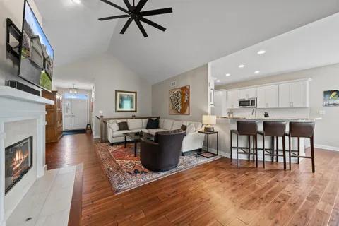 $1,175,000 | Undisclosed Address, Fontana, WI 53125