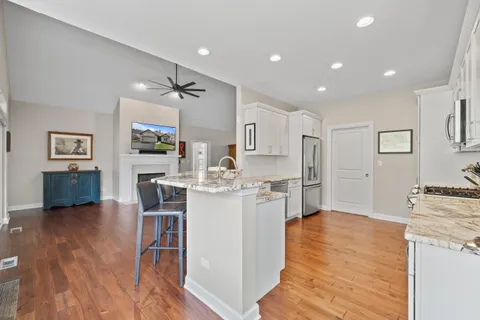 $1,175,000 | Undisclosed Address, Fontana, WI 53125