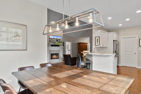 $1,175,000 | Undisclosed Address, Fontana, WI 53125