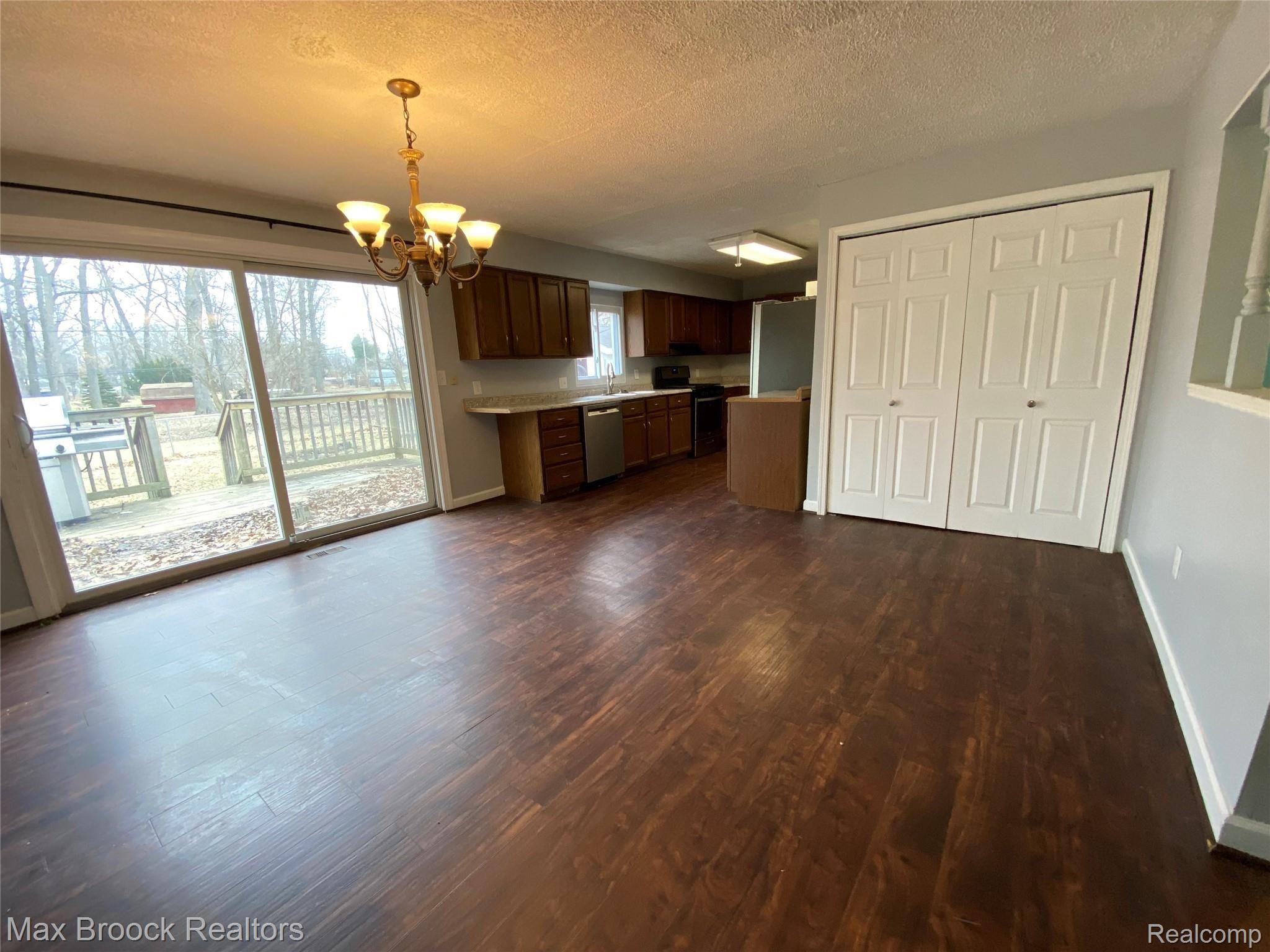 2495 Frankson Avenue Rochester, MI 48307 - Photo 9 of 22 dining area.jpg