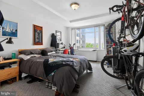 a bed room with two beds and a closet