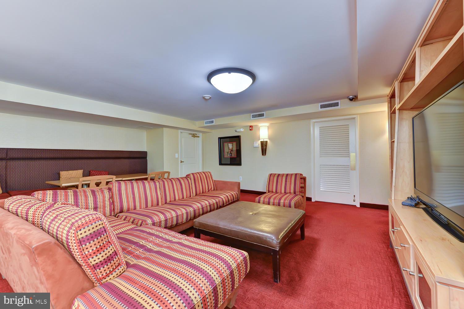 940 25th Street Northwest, Unit 514S Washington, DC 20037 - Photo 22 of 30 Spacious lounge with vibrant decor.