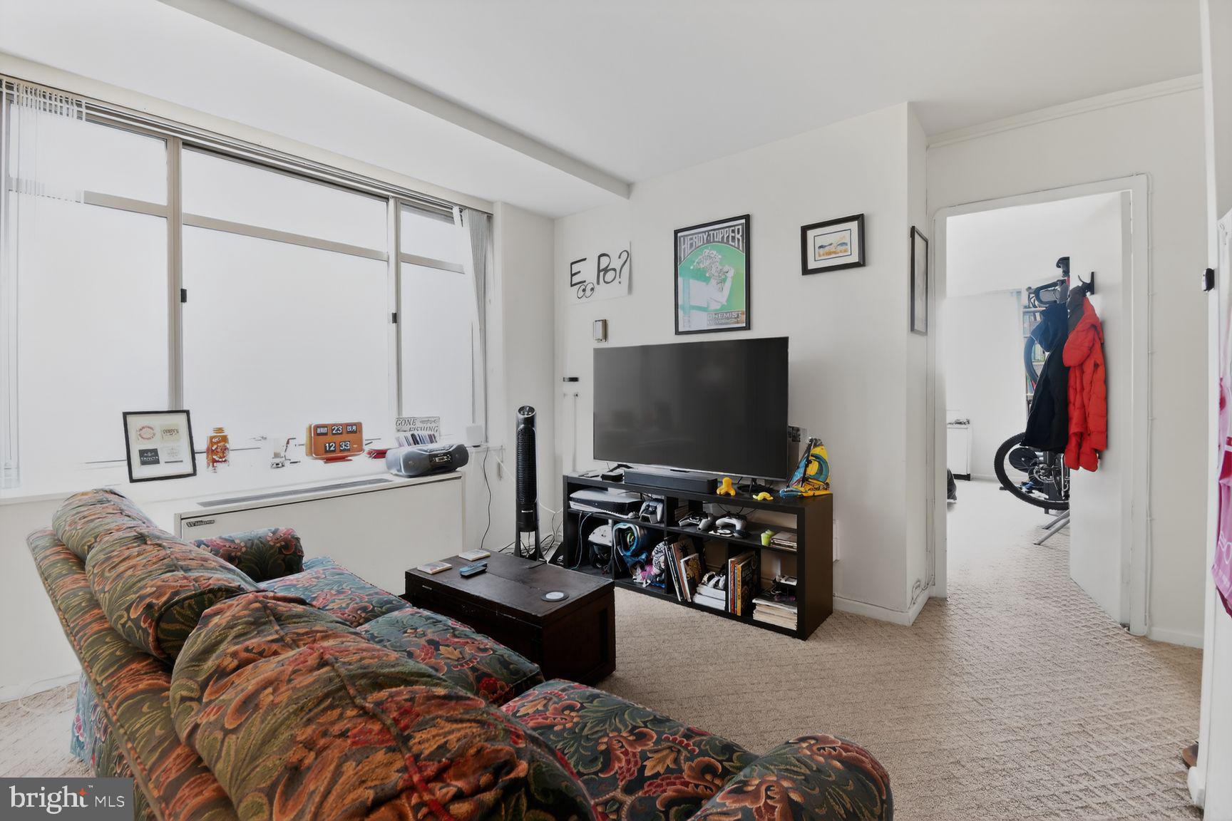 940 25th Street Northwest, Unit 514S Washington, DC 20037 - Photo 4 of 30 Living Room