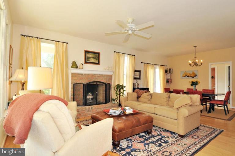 14230 Rover Mill Road West Friendship, MD 21794 - Photo 4 of 29 Living Room