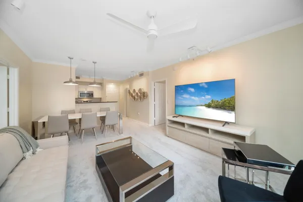 $4,000 | 720 South Sapodilla Avenue, Unit 301, West Palm Beach, FL 33401