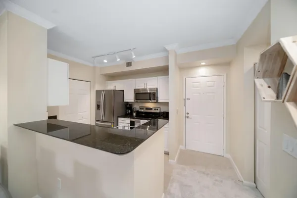 $4,000 | 720 South Sapodilla Avenue, Unit 301, West Palm Beach, FL 33401