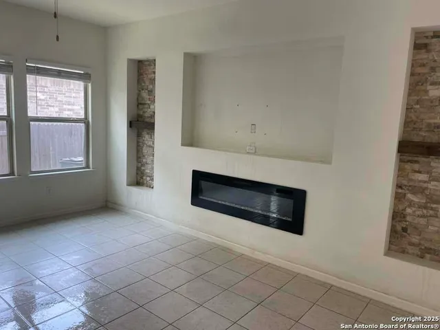 $269,950 | 369 Spinnaker Loop, Kyle, TX 78640