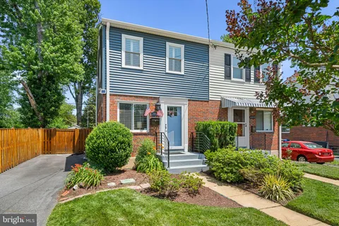 $599,999 | 6801 Radcliffe Drive, Alexandria, VA 22307