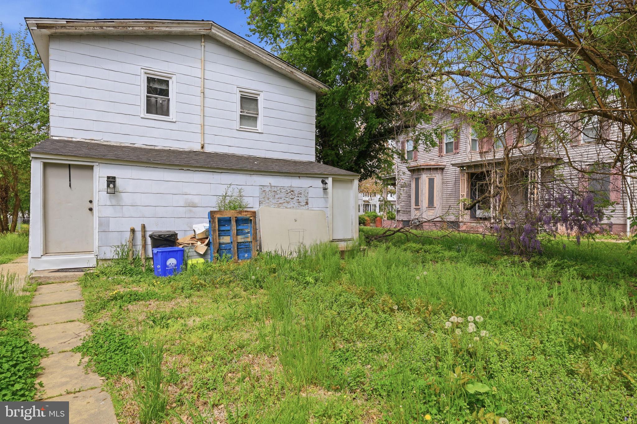 60 Walnut Street Salem, NJ 08079 - Photo 5 of 25 Charming fixer-upper with potential.