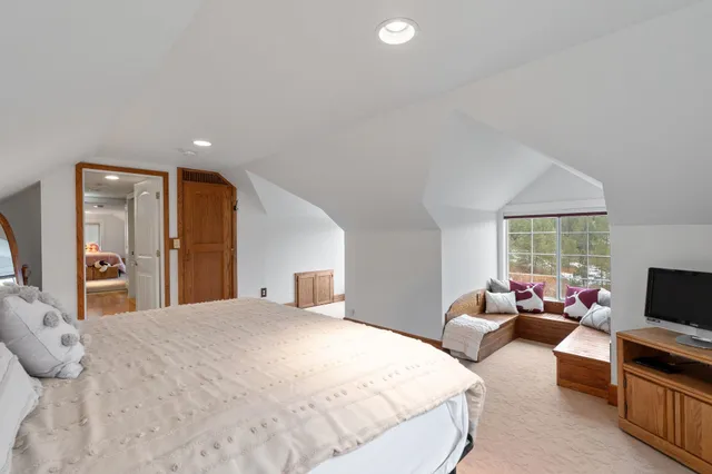 $1,000,000 | 15717 East Cooper Road, Mead, WA 99021