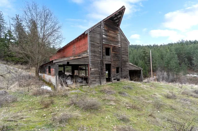 $1,000,000 | 15717 East Cooper Road, Mead, WA 99021