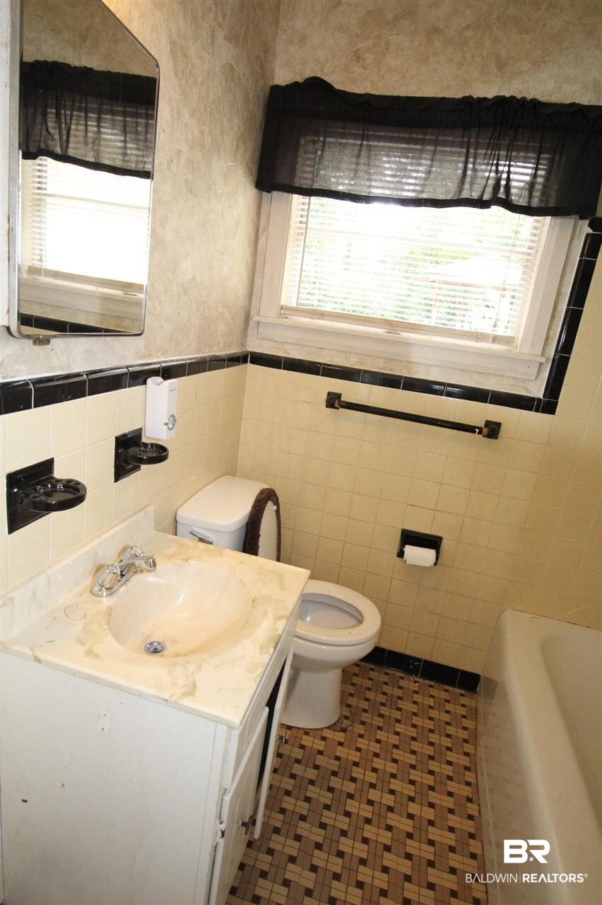 1804 Collier Avenue Bay Minette, AL 36507 - Photo 16 of 24 Guest Bathroom