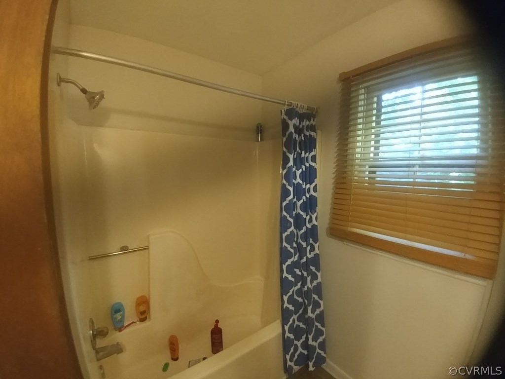 6804 Full Rack Circle Midlothian, VA 23112 - Photo 4 of 12 a bathroom with a shower and a sink