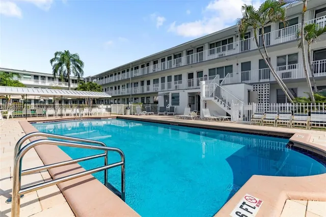 $91,900 | 15610 Northeast 6th Avenue, Unit 32D, Miami, FL 33162